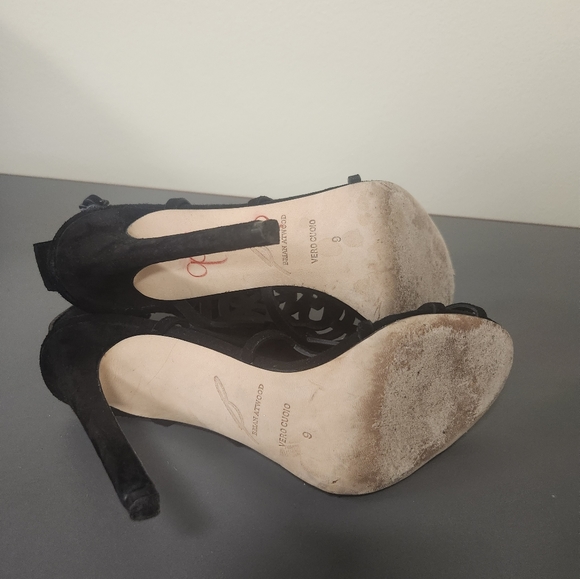 B BY BRIAN ATWOOD LAPLATA LASER CUT SANDALS heels Sz 9 - Picture 6 of 6